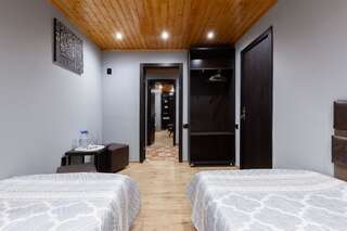 Гостевой дом Мамукас Марани Кутаиси Двухместный номер с 2 отдельными кроватями и ванной-8