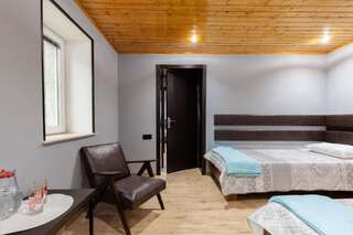 Гостевой дом Мамукас Марани Кутаиси Двухместный номер с 2 отдельными кроватями и ванной-13