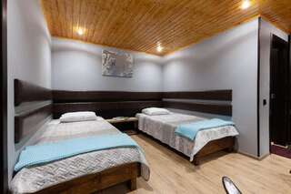 Гостевой дом Мамукас Марани Кутаиси Двухместный номер с 2 отдельными кроватями и ванной-15
