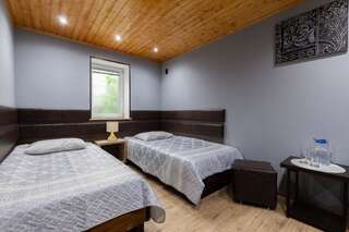 Гостевой дом Мамукас Марани Кутаиси Двухместный номер с 2 отдельными кроватями и ванной-16